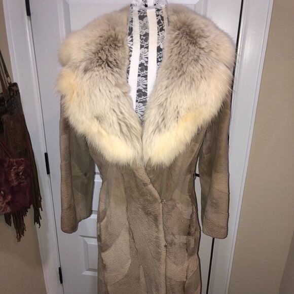 Sheared Beaver Coat with‎ Huge Fox Collar - Picture 1 of 8